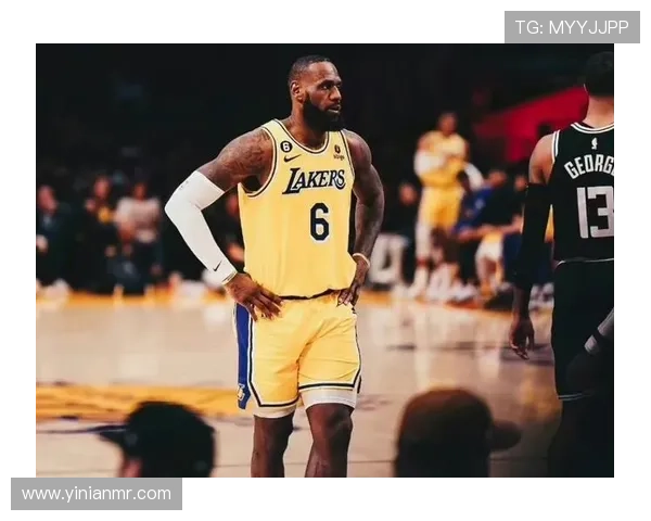 《NBA最新动态：詹姆斯刷新历史纪录篮网力克湖人成功反弹》