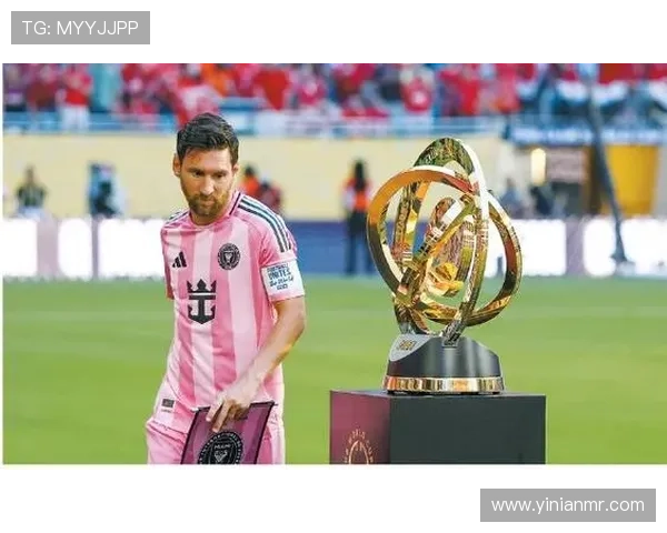 梅西助力迈阿密国际获胜 曼联追逐新星引发转会市场热议